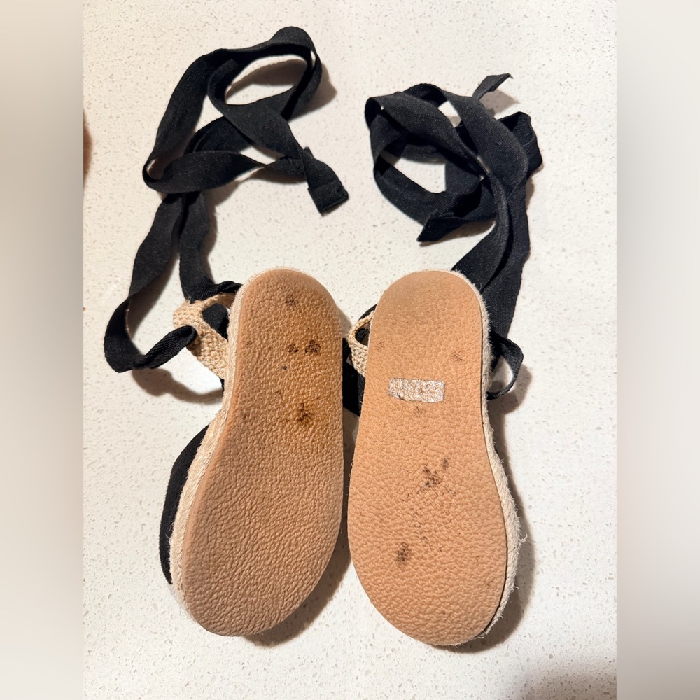 Black and Beige Espadrille Sandals - Picture 4 of 4